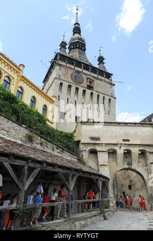 Turnul cu ceas gothique Sighisoara (Tour de l'horloge) construite en XIV siècle dans la région de Cetatea Sighisoara (centre historique de Sighisoara) construit au xiie siècle Banque D'Images