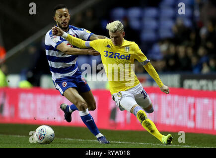 L'Ezgjan Alioski Leeds United en action avec la lecture Lewis Baker Banque D'Images