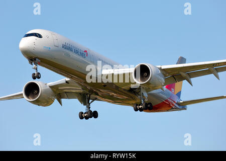 HL7578 Asiana Airlines Airbus A350-900 Banque D'Images