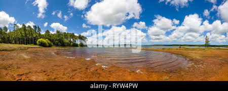 Mare aux Vacoas - est le plus grand réservoir d'eau à l'île Maurice. Vue paysage de la rive ouest. Banque D'Images