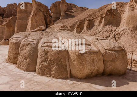 Une gigantesque sculpture pied près de l'Al Khobar Caves (Jebel Qarah), Al Hofuf (Arabie Saoudite) Banque D'Images