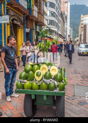 Bogota, Colombie, 23 Novembre 2018 : la vente d'énormes dans la rue de l'avocat de Bogota. Vie Banque D'Images