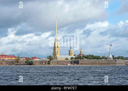 Vue depuis la rivière Neva à la forteresse Pierre-et-Paul de Saint-Pétersbourg, Russie, septembre 2018 Banque D'Images