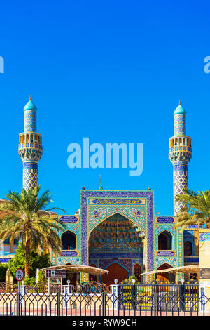 Mosquée iranienne sur la ville street, Dubaï, Emirats Arabes Unis. La verticale Banque D'Images