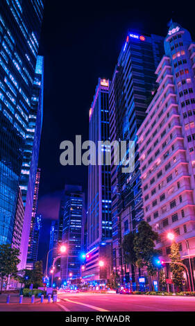 Singapour, Singapour - Mars 1, 2016 : Raffles Quay Street et la Bourse de Singapour vers la fin de soirée à Singapour Banque D'Images