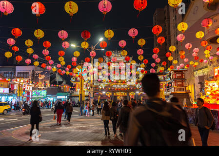 [ ] De Taiwan sur Lampions street dans le marché de nuit de Raohe Street, près de Temple Ciyou et gare Songshan. célèbre marché de nuit et de destinations de voyage. Banque D'Images