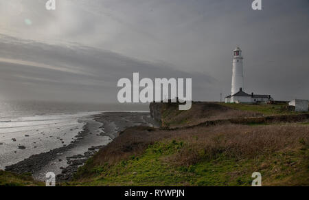 Nash Point Lighthouse situé sur la côte du patrimoine, dans le sud du Pays de Galles, Royaume-Uni Banque D'Images