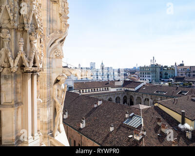 MILAN, ITALIE - 24 février 2019 : vue ci-dessus de la ville de Milan à partir de la toiture de la cathédrale de Milan (Duomo di Milano). Cette Basilique est la plus grande église en Itali Banque D'Images