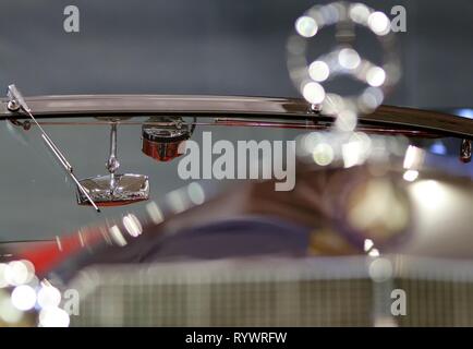 Bucarest, Roumanie - 21 octobre 2018 : Un vieux 1937 Mercedes-Benz 540K voiture est exposée au salon de l'automobile de Bucarest, à Bucarest, Roumanie. Cette image est Banque D'Images