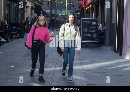 LONDON - 15 février 2019 : les gens marchent le long de Carnaby Street. Banque D'Images