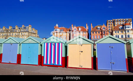 Cabines de plage, Hove, East Sussex, Angleterre. Banque D'Images