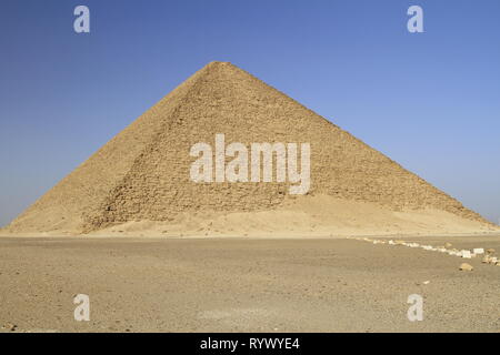 Ancien Empire Red Pyramid, Dahshur necropolis, 40 miles au sud du Caire, Egypte Banque D'Images