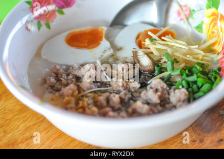 Bouillie de riz, riz ou congee Banque D'Images