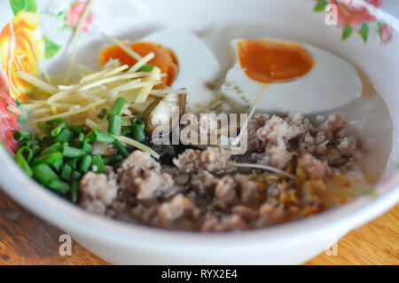 Bouillie de riz, riz ou congee Banque D'Images