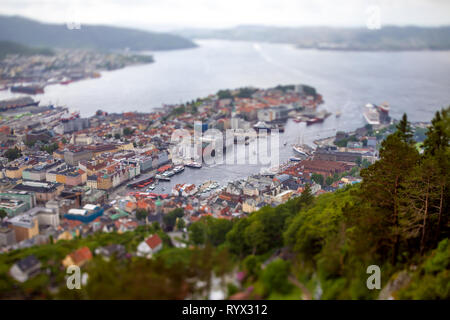 Vue sur Bergen Norvège. Tilt Shift lens. Bergen est une ville et une municipalité située dans la région de Rogaland, sur la côte ouest de la Norvège. Bergen est la deuxième plus grande ville Banque D'Images