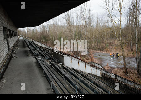 Stade de football de la ville abandonnée de Pripyat, la catastrophe nucléaire de Tchernobyl, la zone d'exclusion de l'Ukraine. Banque D'Images