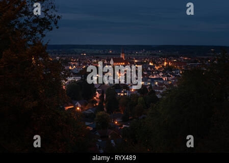 Mindelheim la nuit. Petite ville de l'Allgäu dans le sud de l'Allemagne. Banque D'Images