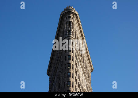 Image propre du Flatiron Building à New York avec un ciel bleu Banque D'Images