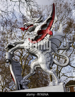 Londres, Royaume-Uni - 11 mars : Griffin limitrophes sur une plinthe au remblai de la Tamise à Londres le 11 mars, 2019 Banque D'Images