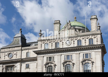 Londres, Royaume-Uni - 11 mars : bâtiment historique à l'angle de Piccadilly Circus à Londres le 11 mars, 2019 Banque D'Images