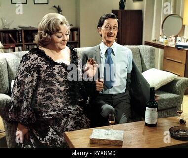 HAWTREY,JACQUES, continuer sur l'infirmière, 1972 Banque D'Images