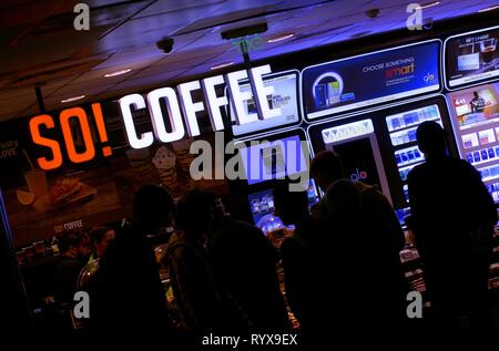 Bucarest, Roumanie - 10 octobre 2018 : un café-restaurant 'SO ! Le Café', appartenant au groupe français Lagardère, a été ouvert à l'Université de Bu Banque D'Images