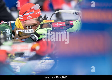 15 mars 2019, la Suède, Stockholm : Championnat du monde de Biathlon : Relais formation, les hommes. Rees romain à partir de l'Allemagne en action au stand de tir. Photo : Sven Hoppe/dpa Banque D'Images