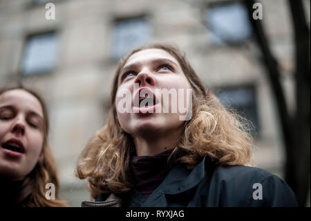 Varsovie, Pologne. Mar 15, 2019. Grève des étudiants pour le climat à Varsovie, Klimatyczny Młodzieżowy Strajk, Warszawa Crédit : Piotr Kiembłowski/Alamy Live News Banque D'Images