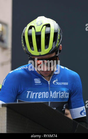 Foligno, Italie. Mar 15, 2019. Adam Yates de Michelton - Scott au cours de la 3eme etape Pomarance - Foligno Tirreno Adriatico - photos - Laurent Lairys /MAXPPP Crédit : Laurent Locevaphotos Lairys/agence/Alamy Live News Banque D'Images