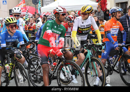 Foligno, Italie. Mar 15, 2019. Adam Yates de Michelton - Scott, Natnael Berhane de Cofidis Crédits Solutions, Laurens De plus l'équipe de Jumbo - Visma et Julian Alaphilippe Deceuninck - Quick Step au cours de la 3eme etape Pomarance - Foligno Tirreno Adriatico - photos - Laurent Lairys /MAXPPP Crédit : Laurent Locevaphotos Lairys/agence/Alamy Live News Banque D'Images