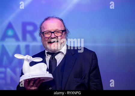 Laupheim, Allemagne. Mar 15, 2019. Stefan Arndt, producteur de cinéma, est enchanté de la producteur Carl Laemmle Award. Laupheim est la maison de Carl Laemmle fondateur d'Hollywood. Pour son 150e anniversaire, le prix a été créé. Credit : Fabian Sommer/dpa/Alamy Live News Banque D'Images