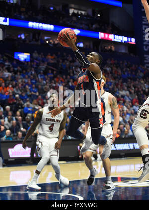 15 mars, 2019 ; Auburn Tigers guard Jared Harper (1) fixe la balle contre le Gamecocks Caroline du Sud au cours d'une série de championnat SEC match entre l'Auburn Tigers vs South Carolina Gamecocks chez Bridgestone Arena de Nashville, TN (Obligatoire Crédit Photo : Steve Roberts/Cal Sport Media) Banque D'Images