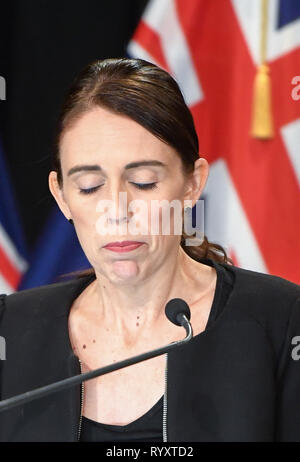 Wellington, Nouvelle-Zélande. Mar 16, 2019. Le premier ministre néo-zélandais Jacinda Ardern réagit au cours d'une séance d'information à Wellington, capitale de la Nouvelle-Zélande, le 16 mars 2019. Jacinda Ardern a rappelé au public le samedi matin que la loi sur le contrôle des armes à feu seront modifiés. Des hommes armés ont ouvert le feu dans deux mosquées à Christchurch le vendredi, tuant 49 personnes et blessant 48 autres. Credit : Guo Lei/Xinhua/Alamy Live News Banque D'Images