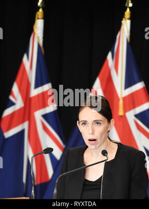 Wellington, Nouvelle-Zélande. Mar 16, 2019. Le premier ministre néo-zélandais Jacinda Ardern répond à un briefing à Wellington, capitale de la Nouvelle-Zélande, le 16 mars 2019. Jacinda Ardern a rappelé au public le samedi matin que la loi sur le contrôle des armes à feu seront modifiés. Des hommes armés ont ouvert le feu dans deux mosquées à Christchurch le vendredi, tuant 49 personnes et blessant 48 autres. Credit : Guo Lei/Xinhua/Alamy Live News Banque D'Images