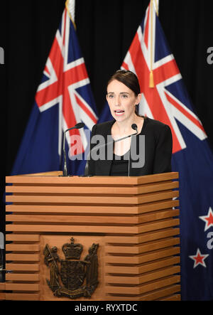 Wellington, Nouvelle-Zélande. Mar 16, 2019. Le premier ministre néo-zélandais Jacinda Ardern répond à un briefing à Wellington, capitale de la Nouvelle-Zélande, le 16 mars 2019. Jacinda Ardern a rappelé au public le samedi matin que la loi sur le contrôle des armes à feu seront modifiés. Des hommes armés ont ouvert le feu dans deux mosquées à Christchurch le vendredi, tuant 49 personnes et blessant 48 autres. Credit : Guo Lei/Xinhua/Alamy Live News Banque D'Images