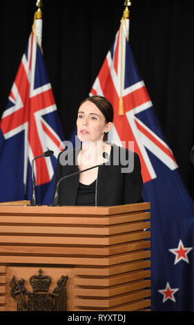 Wellington, Nouvelle-Zélande. Mar 16, 2019. Le premier ministre néo-zélandais Jacinda Ardern répond à un briefing à Wellington, capitale de la Nouvelle-Zélande, le 16 mars 2019. Jacinda Ardern a rappelé au public le samedi matin que la loi sur le contrôle des armes à feu seront modifiés. Des hommes armés ont ouvert le feu dans deux mosquées à Christchurch le vendredi, tuant 49 personnes et blessant 48 autres. Credit : Guo Lei/Xinhua/Alamy Live News Banque D'Images