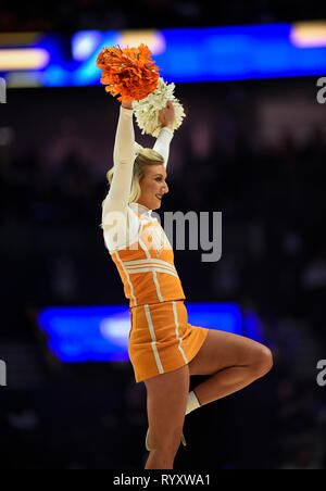 15 mars, 2019 ; New York bénévoles cheerleader pendant une seconde série de championnat match entre le Mississippi State Bulldogs vs Indiana bénévoles chez Bridgestone Arena de Nashville, TN (Obligatoire Crédit Photo : Steve Roberts/Cal Sport Media) Banque D'Images