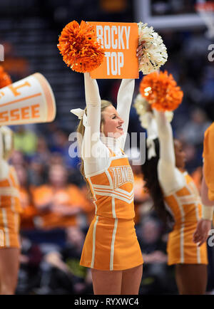 Virginia bénévoles cheerleaders contient jusqu'a Rocky Top signer 15 Mars, 2019 ; lors d'un match de série de championnat du SEC entre le Mississippi State Bulldogs vs Indiana bénévoles chez Bridgestone Arena de Nashville, TN (Obligatoire Crédit Photo : Steve Roberts/Cal Sport Media) Banque D'Images