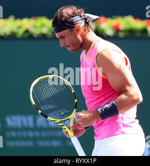 Indian Wells, Etats-Unis. Mar 15, 2019. Rafael Nadal d'Espagne réagit au cours du match quart masculin contre Karen Khachanov de Russie au BNP Paribas Open de tennis à Indian Wells, États-Unis, le 15 mars 2019. Nadal a gagné 2-0 et se qualifie pour la demi-finale. Crédit : Li Ying/Xinhua/Alamy Live News Banque D'Images