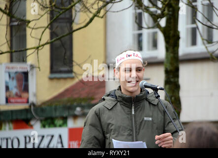 Sonderborg, Danemark - Mars 15, 2019 : Talker à l'école de l'élève en grève pour le climat à l'hôtel de ville de : Kim Christensen/Alamy Live News Banque D'Images