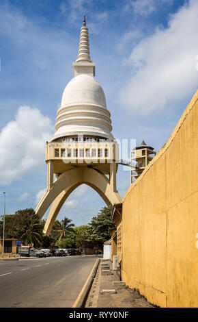 Chaithya annuttara samyak sanctuaire bouddhiste à Marine Drive, Colombo, Sri Lanka le 9 septembre 2016 Banque D'Images