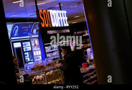 Bucarest, Roumanie - 10 octobre 2018 : un café-restaurant 'SO ! Le Café', appartenant au groupe français Lagardère, a été ouvert à l'Université de Bu Banque D'Images