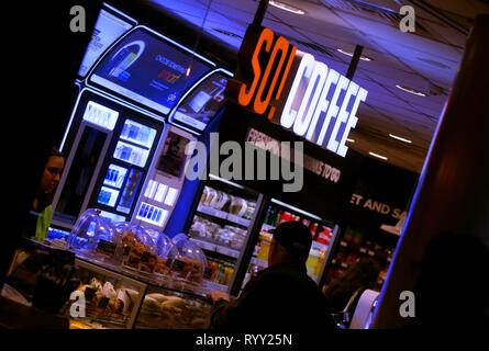 Bucarest, Roumanie - 10 octobre 2018 : un café-restaurant 'SO ! Le Café', appartenant au groupe français Lagardère, a été ouvert à l'Université de Bu Banque D'Images