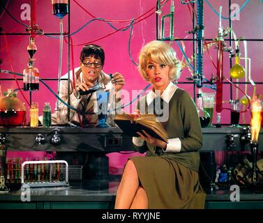 JERRY LEWIS, Stella Stevens, le Professeur Maboul, 1963 Banque D'Images