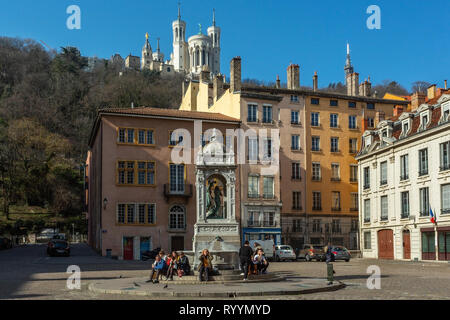 Place Saint-Jean et basilique notre-dame de fourvière, Lyon, France Banque D'Images