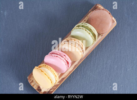 Petit-déjeuner de l'éclisse de bois macarons Banque D'Images