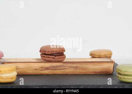 Petit-déjeuner de l'éclisse de bois macarons Banque D'Images