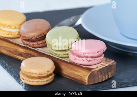 Petit-déjeuner de l'éclisse de bois macarons Banque D'Images