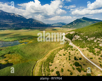 Vue aérienne du lac Stymphalia, située dans la partie nord-est du Péloponnèse, dans le sud de la Grèce, Corinthia, où Hercule abattu le Stym Banque D'Images