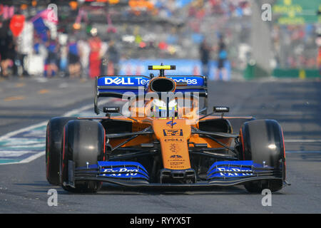 L'Albert Park, Melbourne, Australie. Mar 16, 2019. Lando Norris (GBR) # 4 de la McLaren F1 Team quitte le noyau à démarrer la séance de qualification à l'Australien 2019 Grand Prix de Formule 1 à l'Albert Park, Melbourne, Australie. Bas Sydney/Cal Sport Media/Alamy Live News Banque D'Images